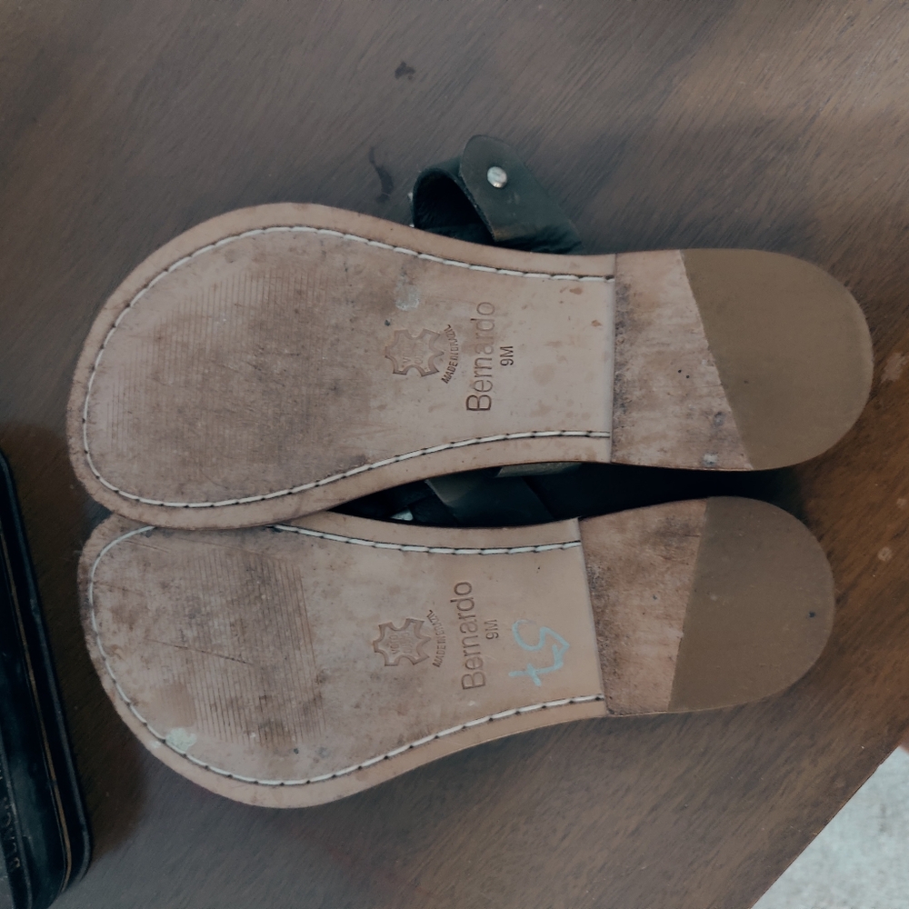 Bernardo Brown Leather Ring-Accent Thong Sandals - Picture 5 of 7
